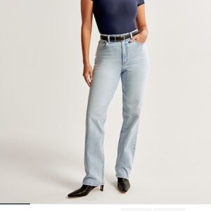 Abercrombie & Fitch Curve Love Ultra High Rise 90s Straight Jean 26S in Light